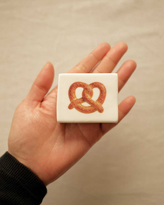 'Mini Bretzel’ Ceramic Matchbox