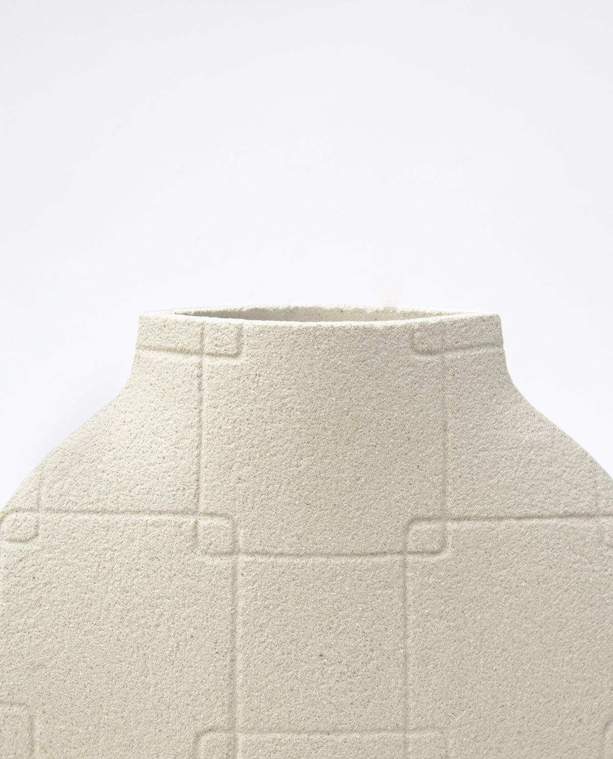 Handmade Korean vase by INI CERAMIQUE with traditional sculptural patterns and textured finish
