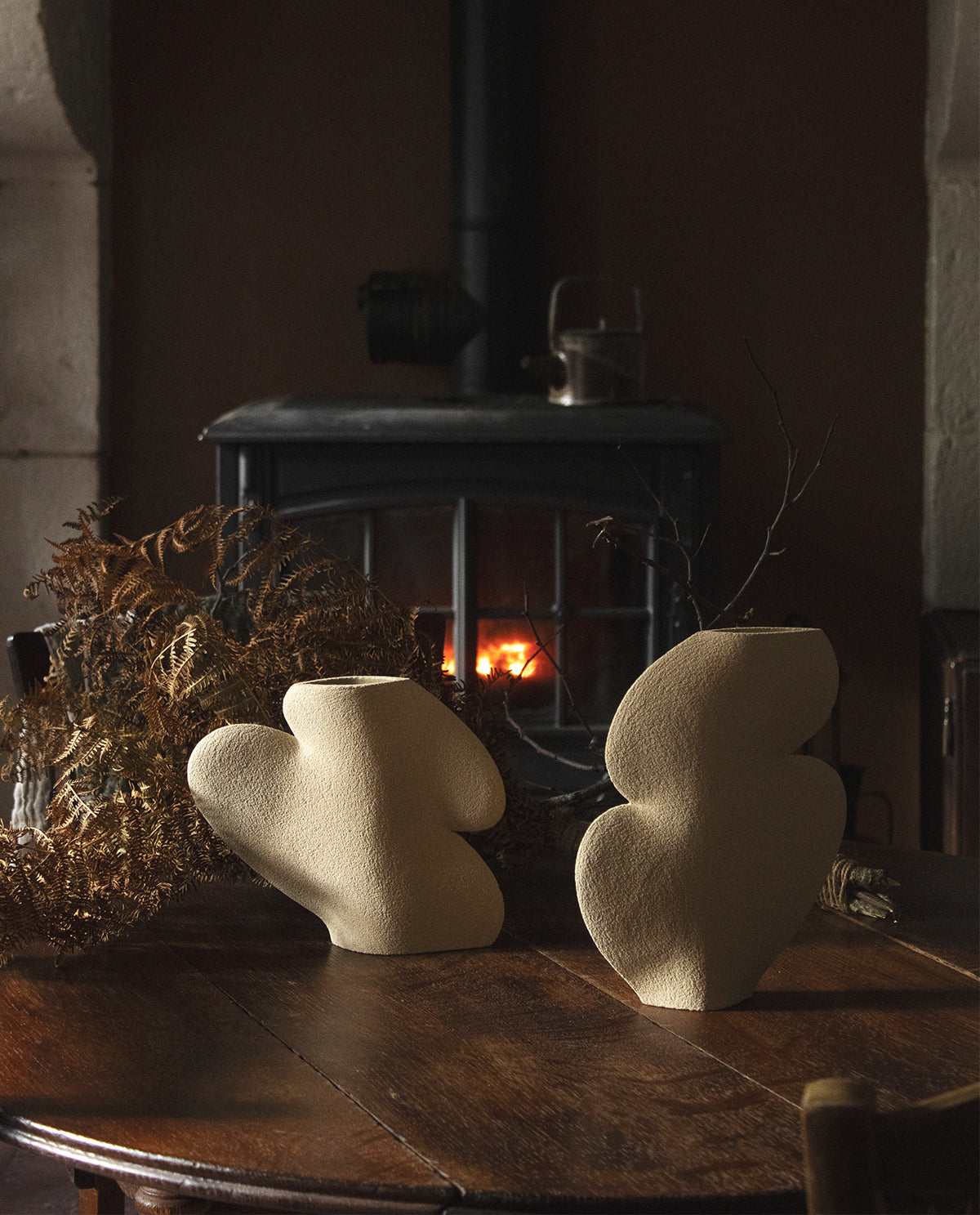 Handmade minimalist vase by INI CERAMIQUE featuring an original design and textured finish