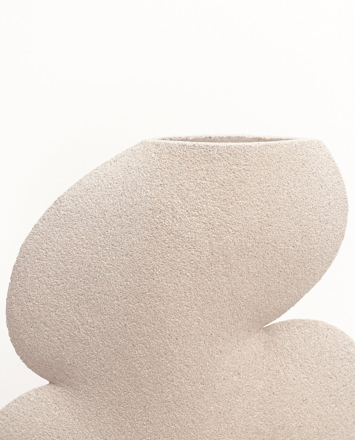 Handmade minimalist vase by INI CERAMIQUE featuring an original design and textured finish