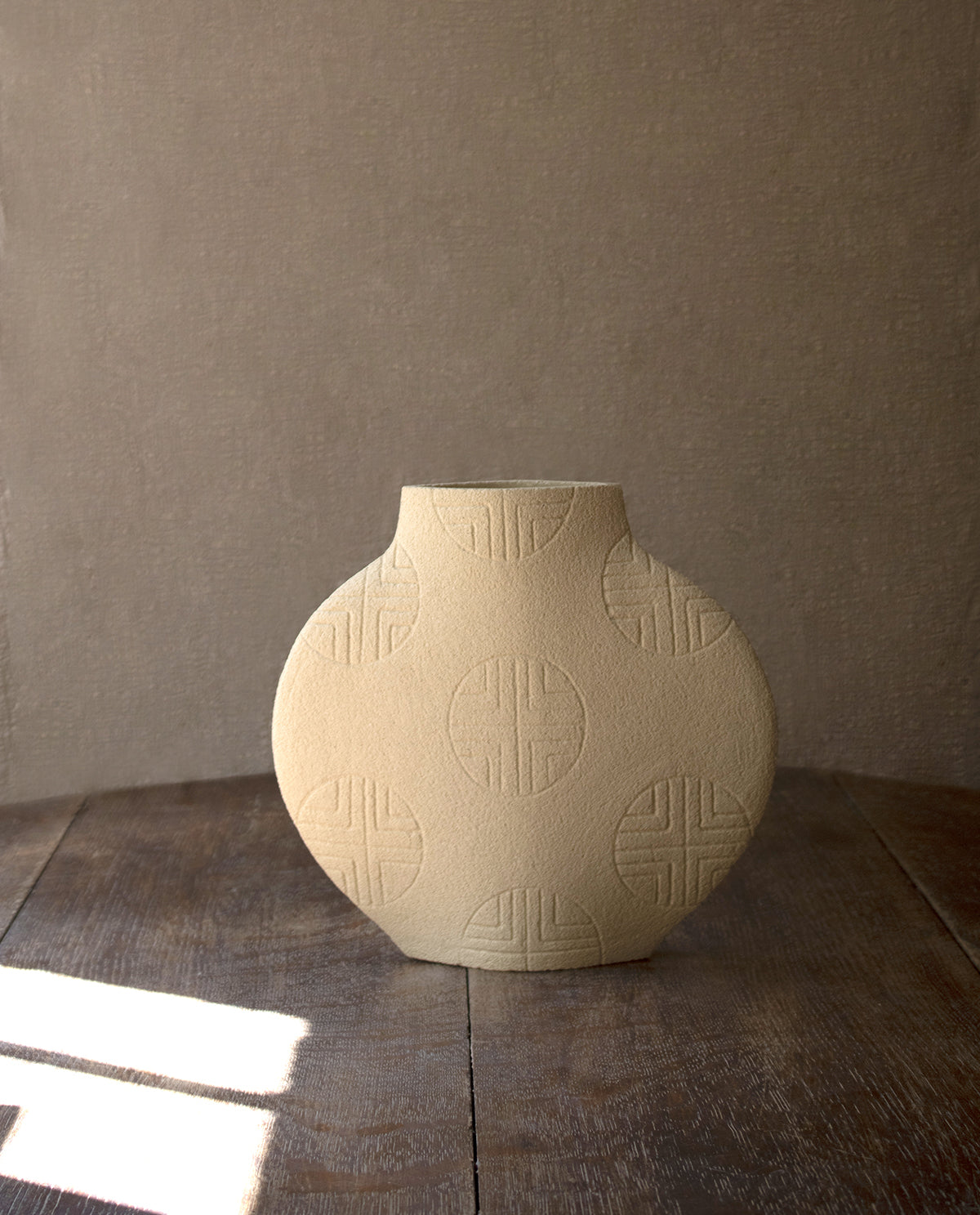 Handmade Korean vase by INI CERAMIQUE with traditional sculptural patterns and textured finish