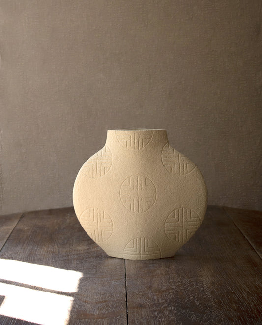 Handmade Korean vase by INI CERAMIQUE with traditional sculptural patterns and textured finish