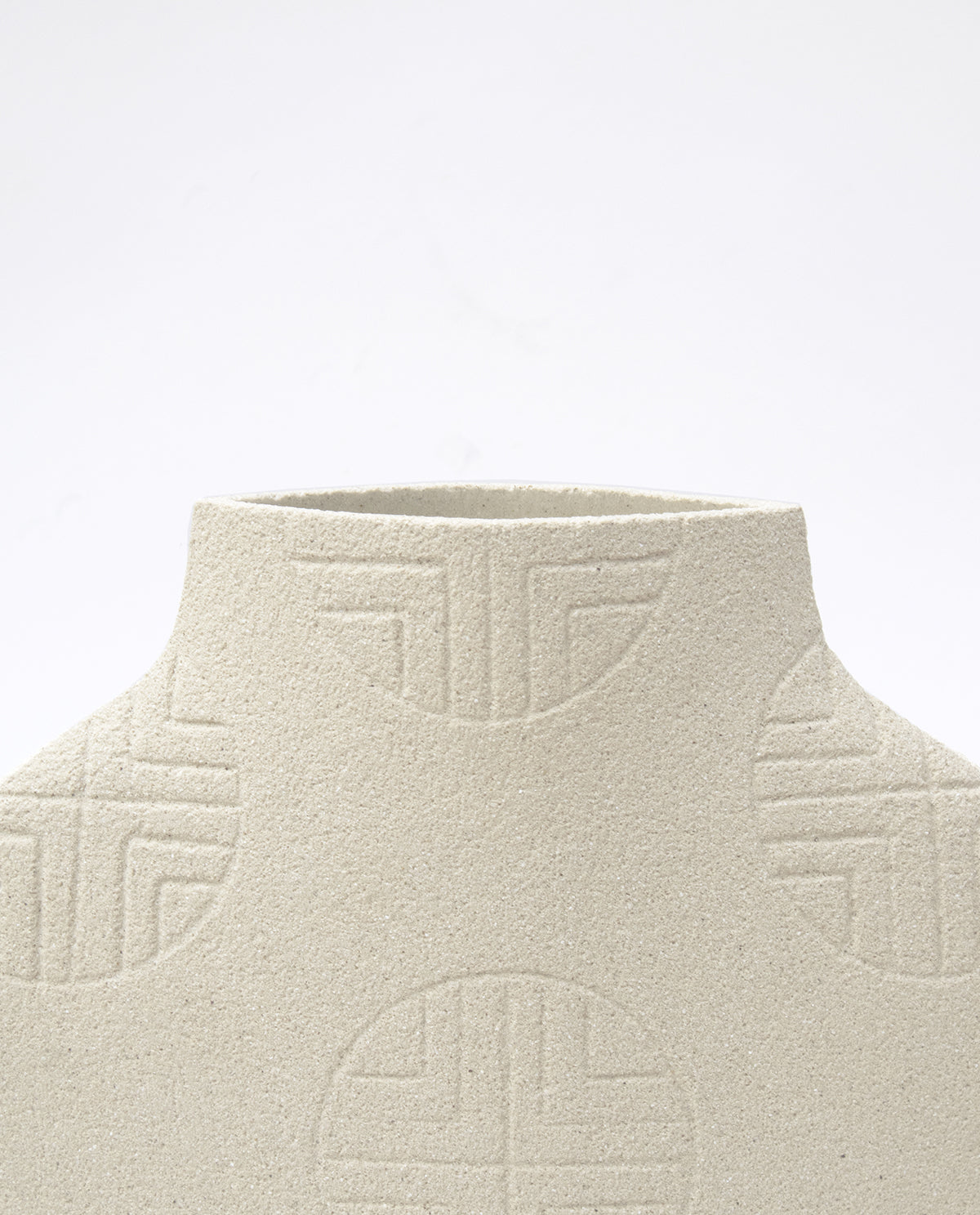 Handmade Korean vase by INI CERAMIQUE with traditional sculptural patterns and textured finish