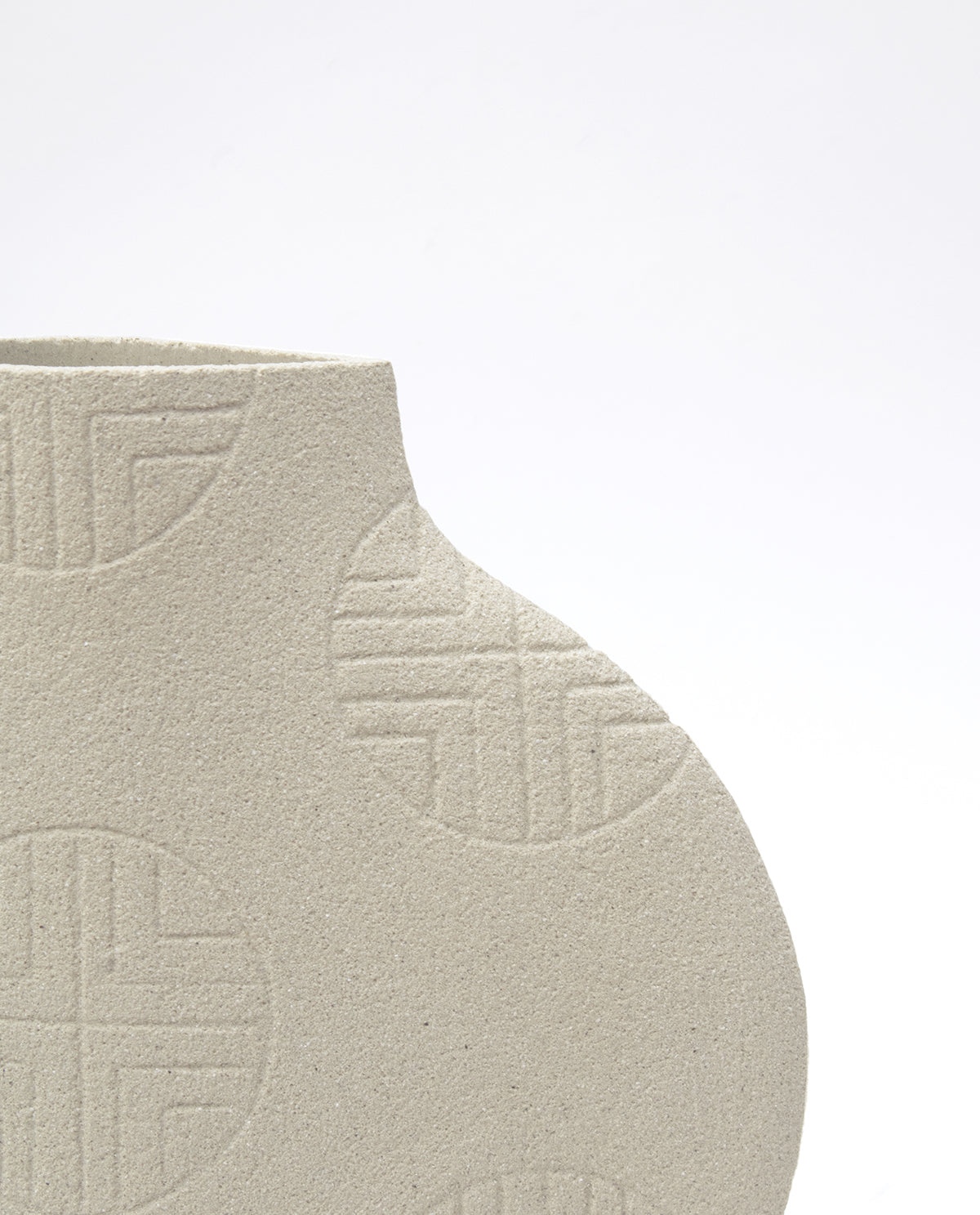 Handmade Korean vase by INI CERAMIQUE with traditional sculptural patterns and textured finish