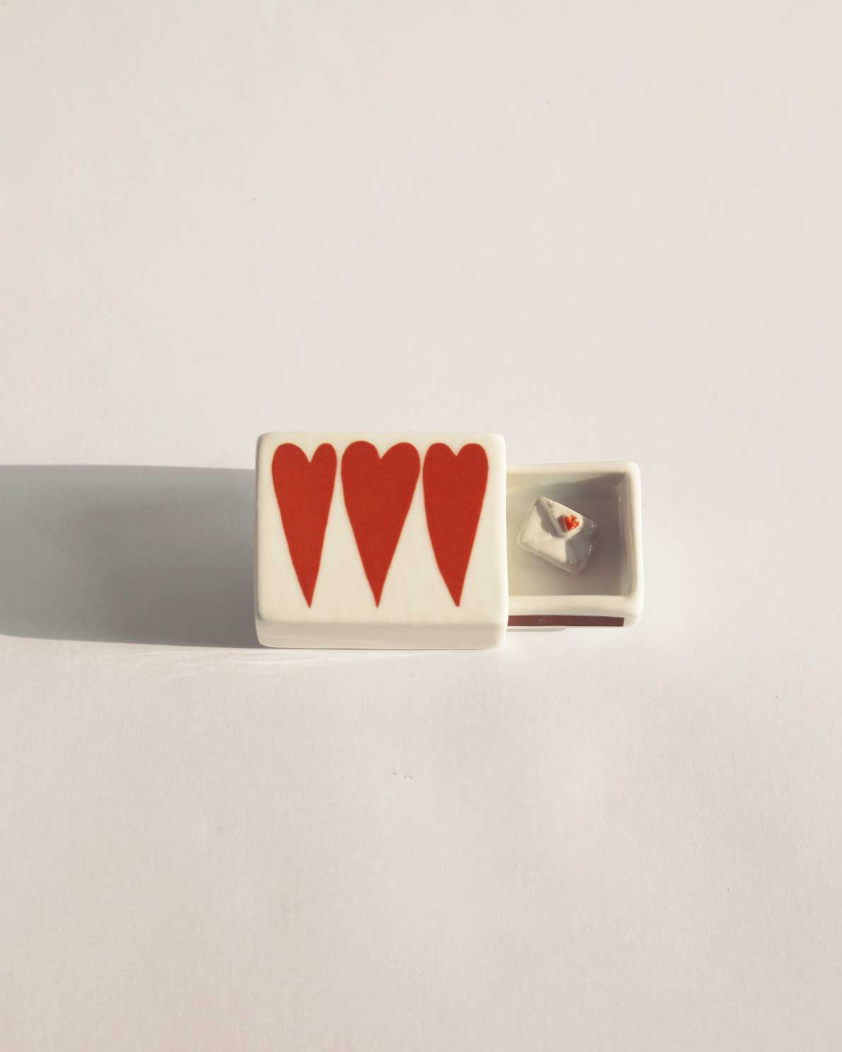 'Mini 3 Hearts’ Ceramic Matchbox