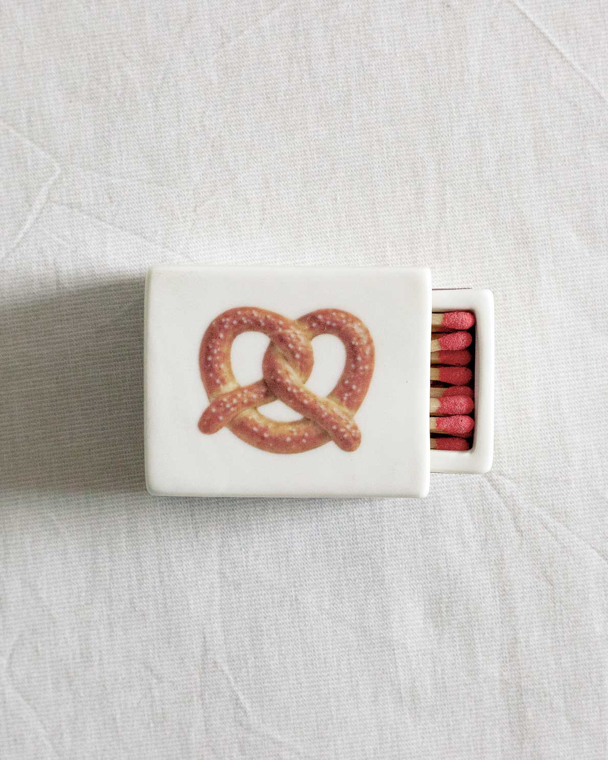 'Mini Bretzel’ Ceramic Matchbox
