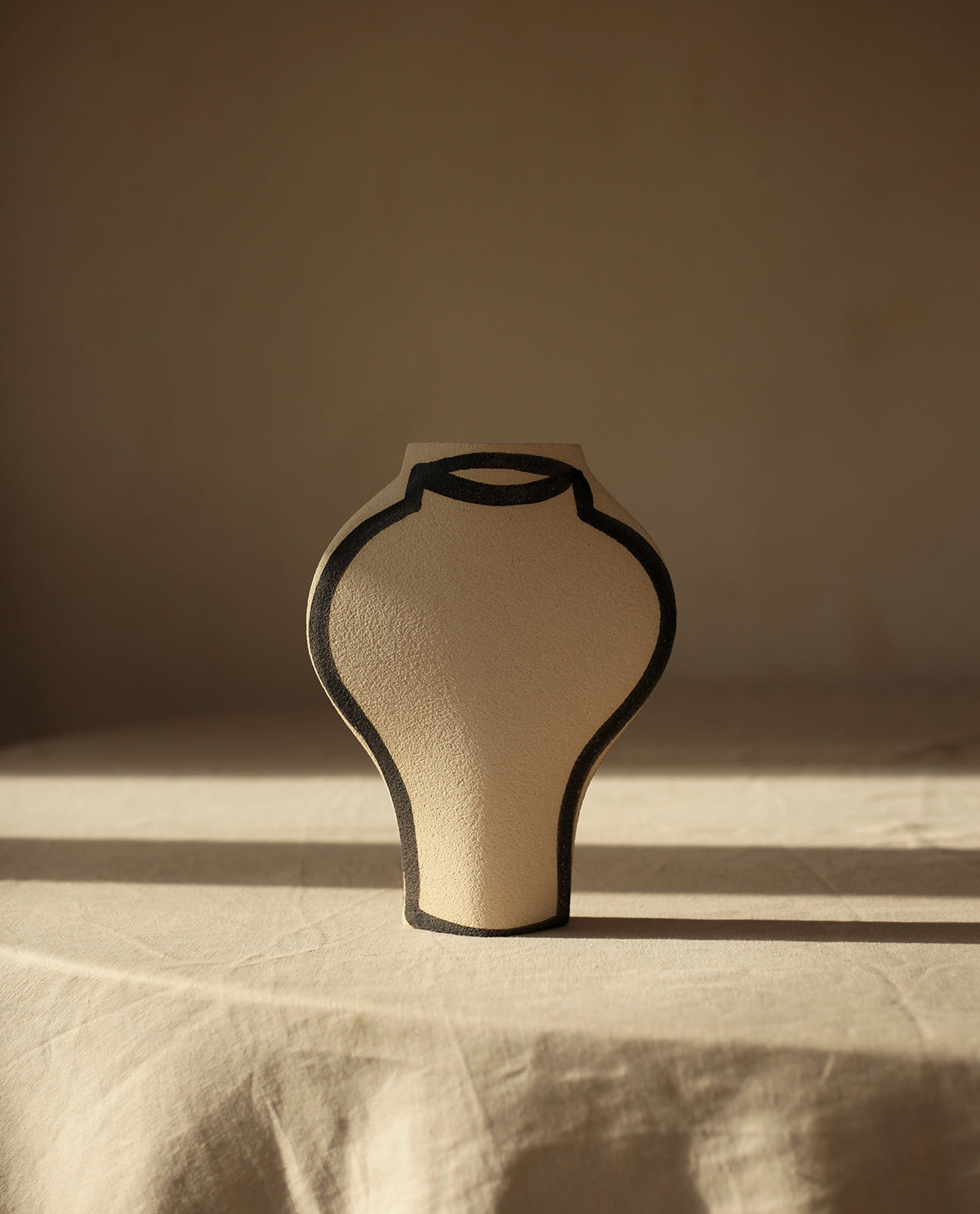 'Dal' Ceramic Vase - Black