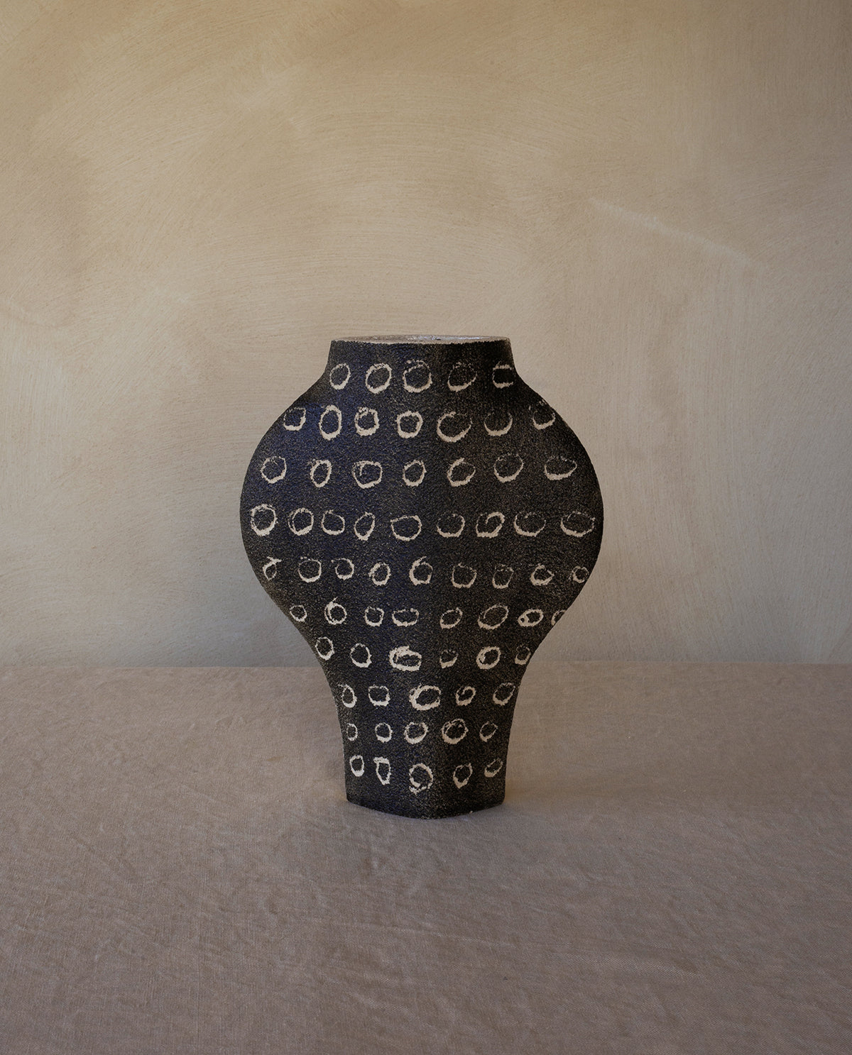 Ceramic Vase ‘Negative Rounds’